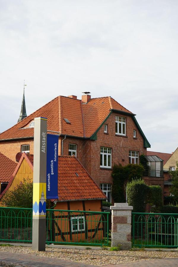 Ferienwohnungen Hafenblick Boizenburg/Elbe Exterior foto